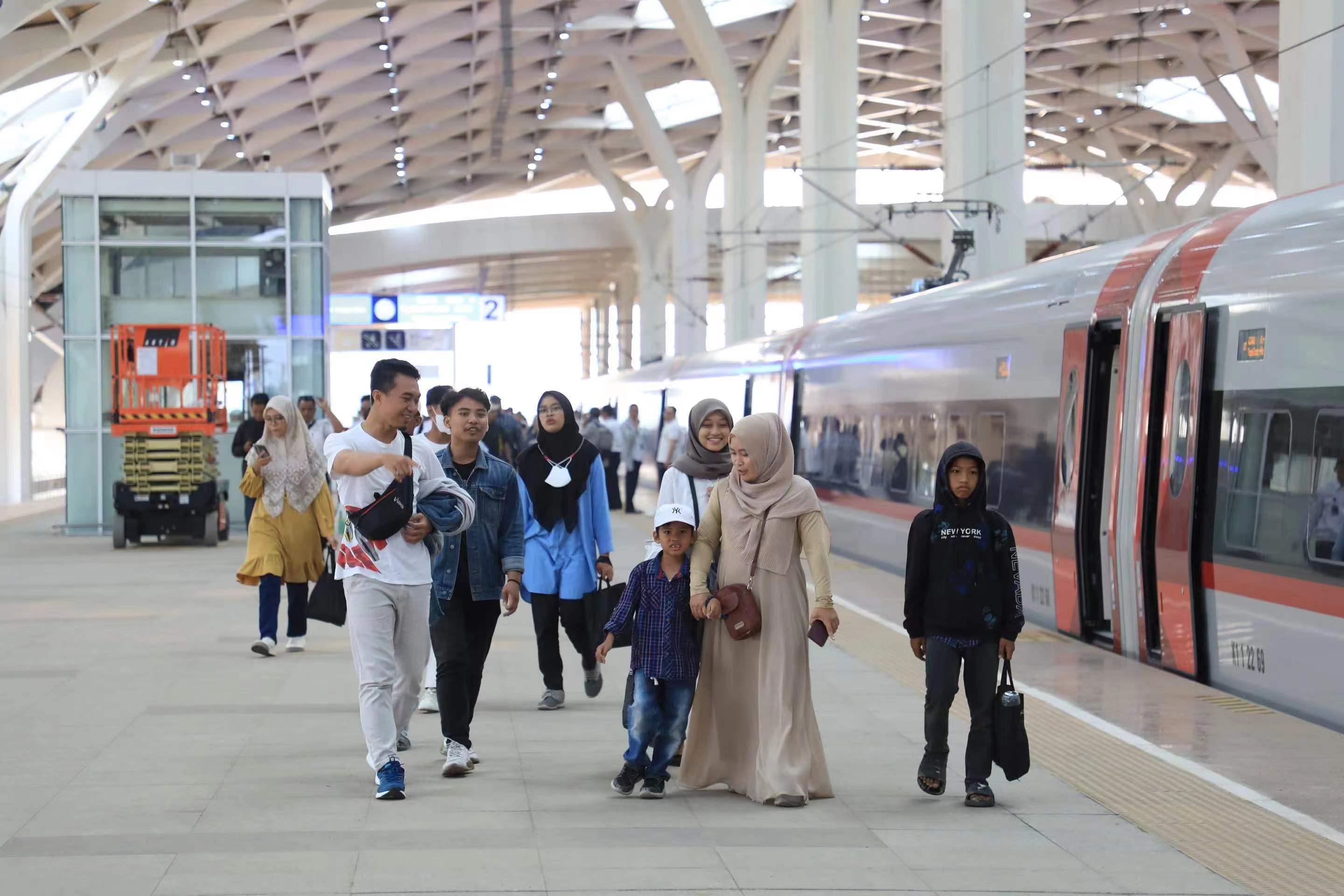 万向平台：雅万高铁开通运营“满月”累计发送旅客38.3万人次