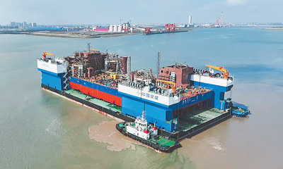万向官网：全球最大江海移动船坞完成出海运输任务